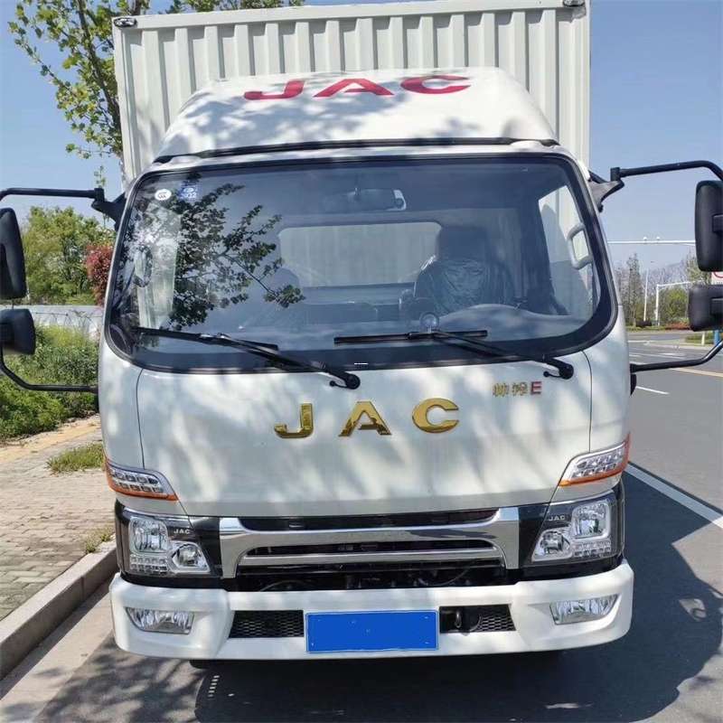 王下乡错那县：物流专线的高效货运之旅